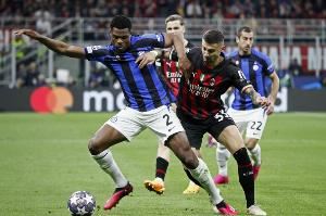 每体：邓弗里斯2500万欧解约金月底到期，门德斯已将他推荐给巴萨