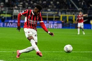 记者：米兰右后卫埃默森曾自荐想回归贝蒂斯，但他发现没可能实现