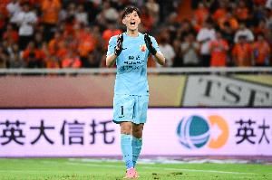 颜骏凌：作为守门员要在球队被动时站出来，现在说争冠还太早