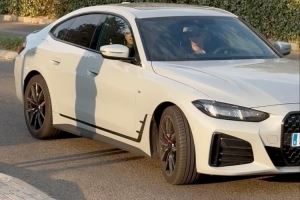 记者：马斯坦托诺驾车抵达皇马训练基地，即将参加球队首次训练