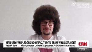一曼联球迷发誓曼联五连胜之前绝不理发，他上一次理发是333天前