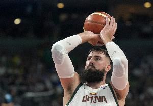 瓦兰谈多次冰敷肩膀：没有受伤和疼痛 只是预防措施