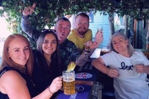 R.I.P. 曼联看台管理员史蒂文-布林德利因脑瘤去世，享年65岁