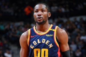 库明加：和巴特勒打球很容易建立化学反应 签下新合同时感觉很怪