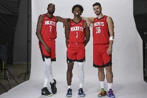 阿门：我以为训练够拼了 但杜兰特都40了比我还拼 就像在比赛一样