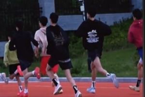 早上6点！U15跑操正当时 青岛男篮小伙子们冲冲冲！💪💪