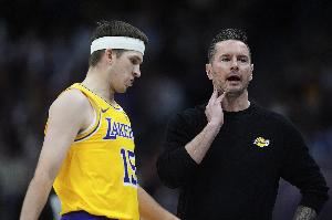 先见之明！名记：今夏雷迪克一直在努力培养里夫斯 让他更自信图片