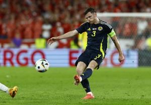 泪目!罗伯逊谈出线:我的脑海里都是若塔,他肯定在对我微笑